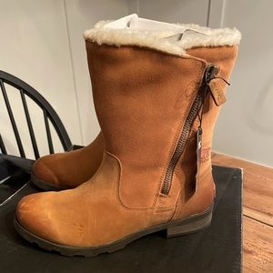 Women’s Sorel Emelie Foldover boots. Camel brown. Size 10.5 brand new in box